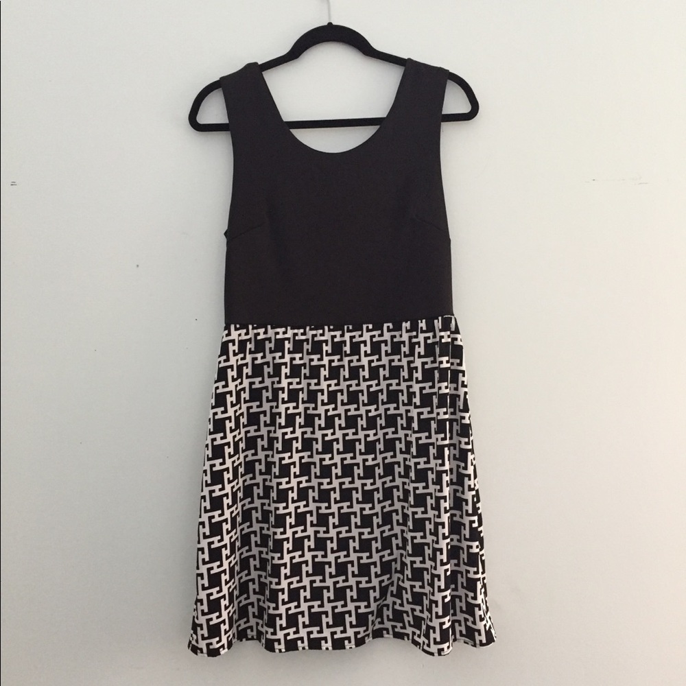 Sleeveless dress